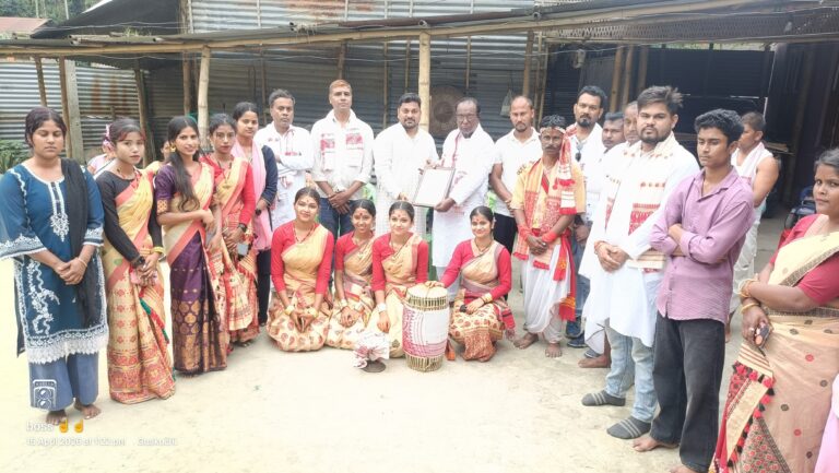 ঘগ্রাপাৰত ‘জেষ্ঠজনৰ আশীর্বাদ বিছাৰি’ বিহুৱান প্রদান যুৱ-ছাত্র পৰিষদৰ