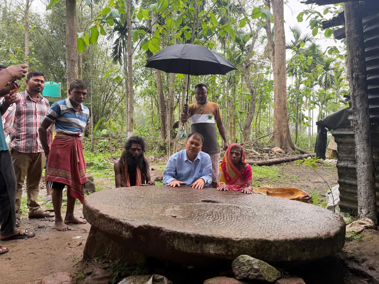 ঐতিহাসিক ‘ডবাক’ ৰজাৰ ৰাজধানীৰ জৰাজীৰ্ণ ৰূপ দেথি হতবাক বিধায়ক অখিল গগৈ