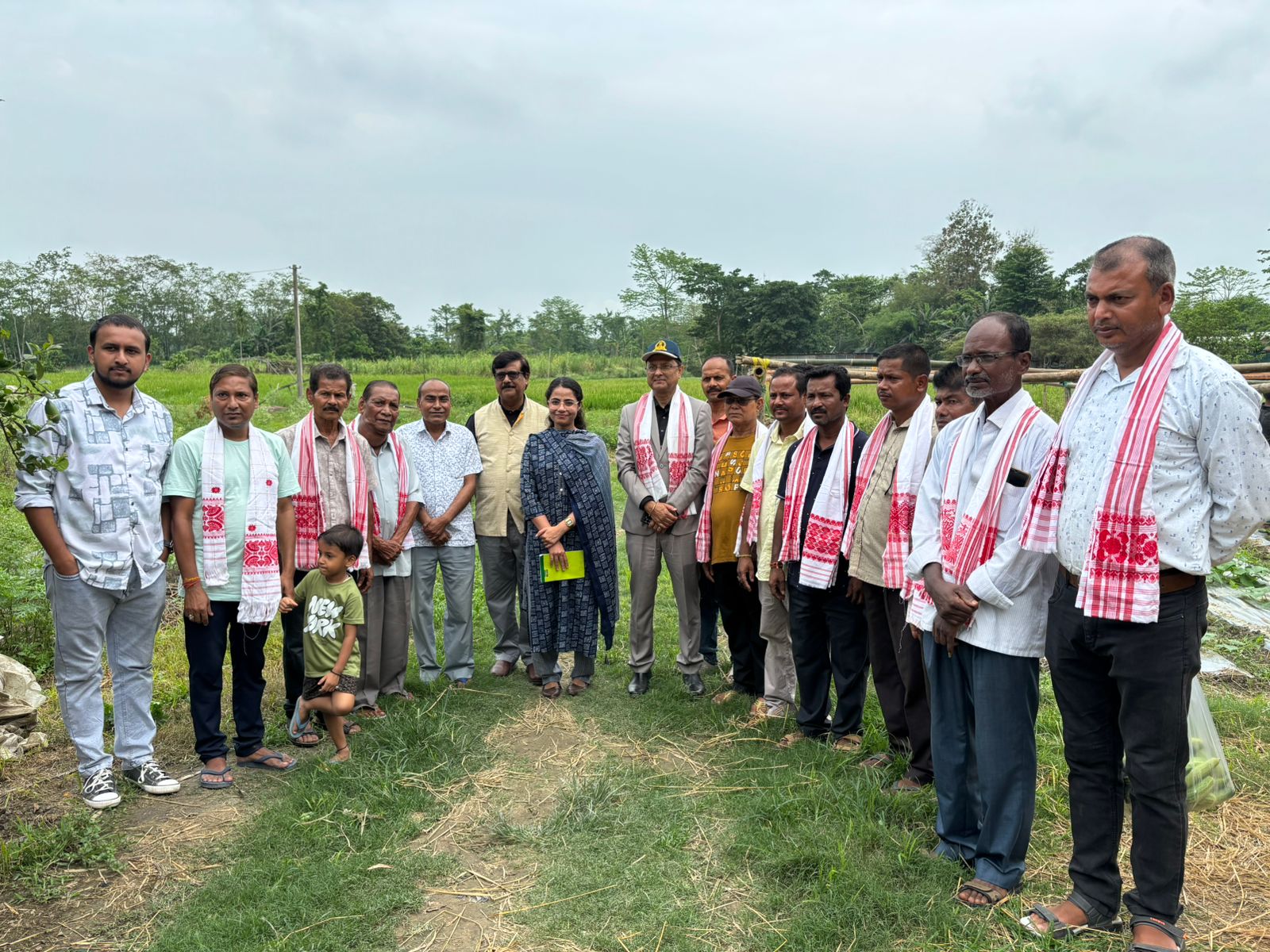 নগাঁও জিলা আয়ুক্তৰ মে’ দিৱস উদযাপন, কৃষক-শ্ৰমিকক সম্বৰ্দ্ধনা
