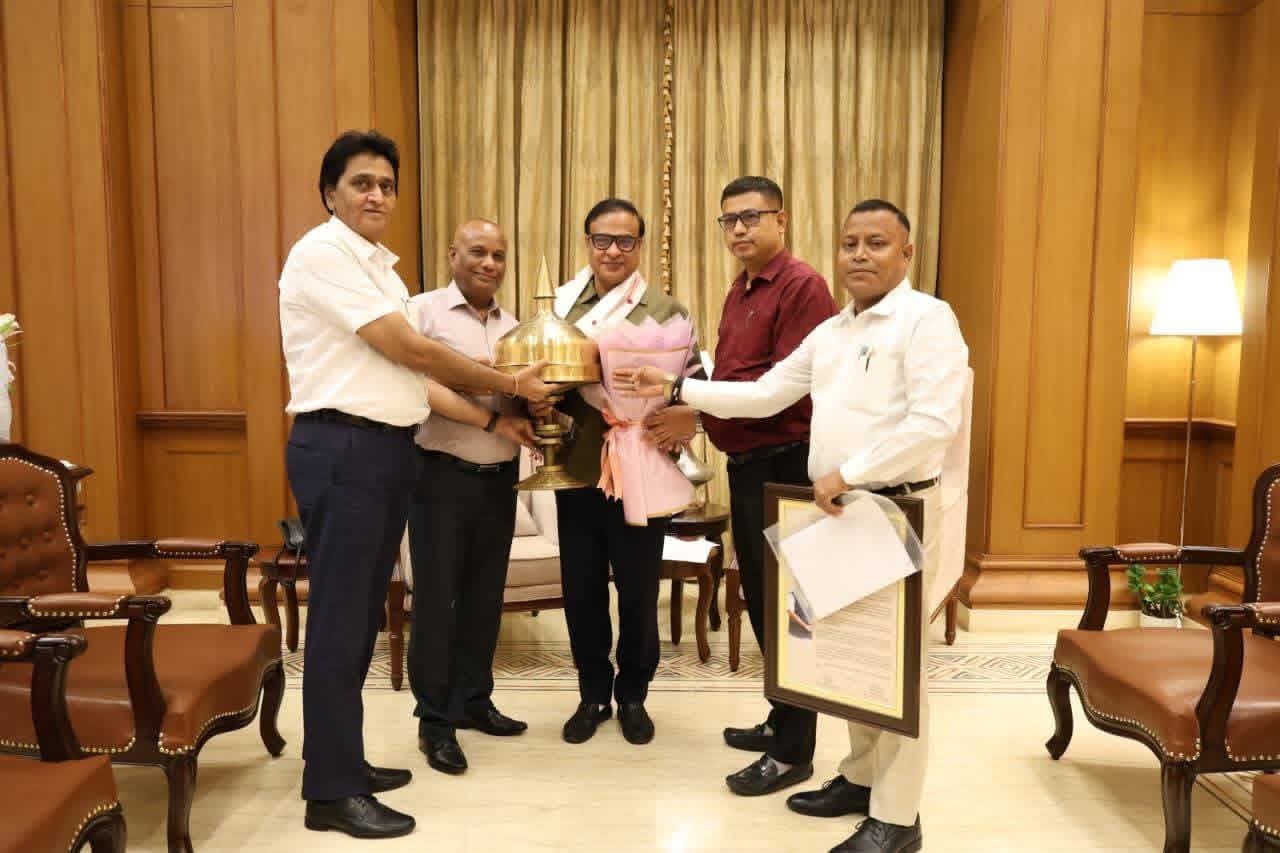 সদৌ অসম বাতৰি কাকত সন্থাৰ প্রতিনিধি দলে হিমন্ত বিশ্ব শৰ্মাক সাক্ষাৎ