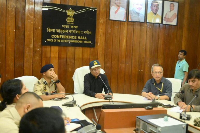 নগাঁৱত নীট পৰীক্ষাৰ কেন্দ্ৰীয় পৰ্যবেক্ষক দীপক জিদুংকৰ সৈতে পৰ্যালোচনা