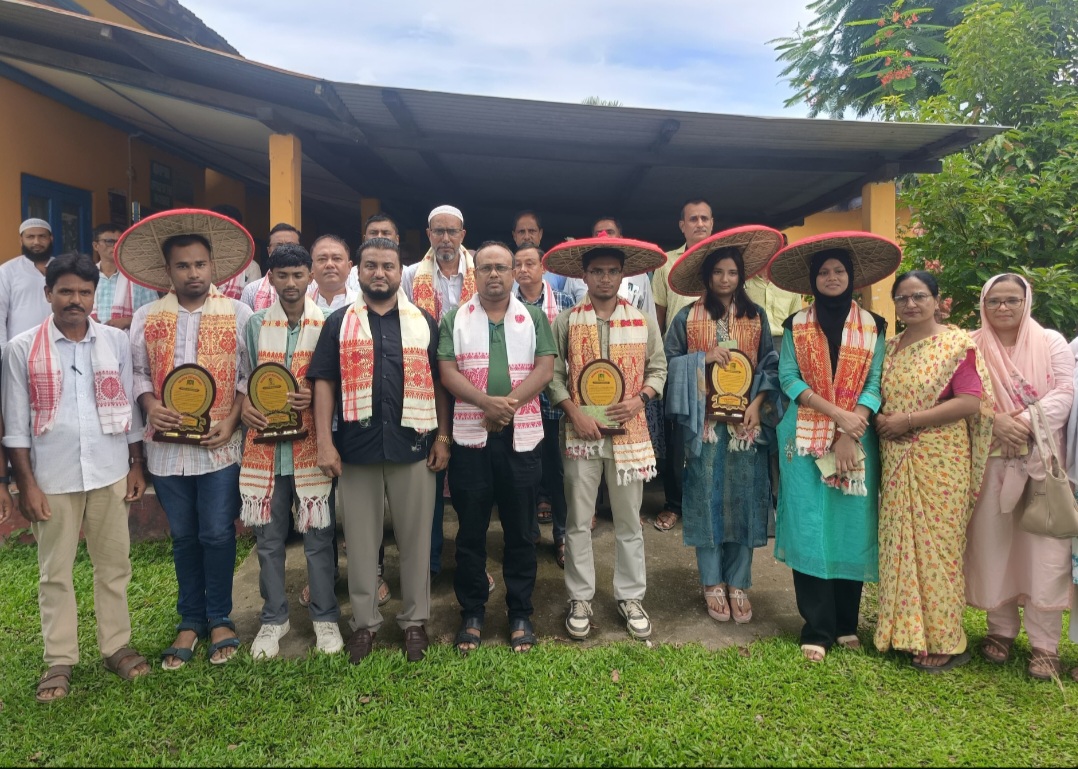 পাঁচ গৰাকী নীট উত্তীৰ্ণ কৃতি শিক্ষাৰ্থীক সম্বৰ্ধনা ডাঃ আনোৱাৰ হুছেইন চৌধুৰীৰ