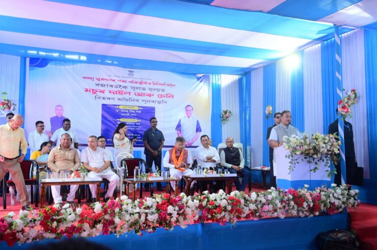 সুলভ মূল্যত মচুৰ দাইল আৰু চেনি বিতৰণ আঁচনিৰ পুনৰাম্ভণি মুখ্যমন্ত্ৰীৰ