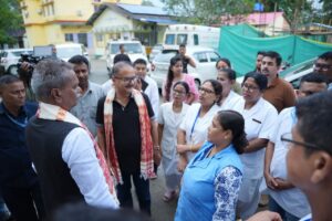 স্বাস্থ্য মন্ত্ৰীৰ চামগুৰি স্বাস্থ্য কেন্দ্ৰ আৰু ট্ৰমা কেন্দ্ৰ পৰিদৰ্শন