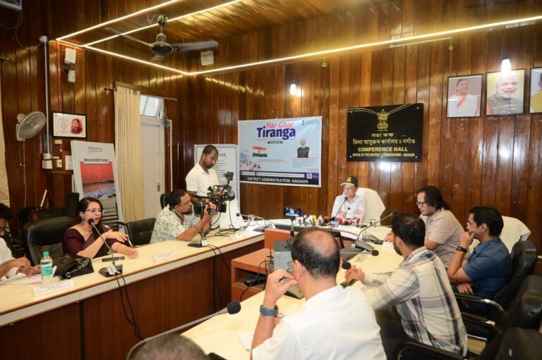 সকলোকে নিজৰ ঘৰত পতাকা আৰি দিয়াৰ আহ্বান জিলা আয়ুক্তৰ