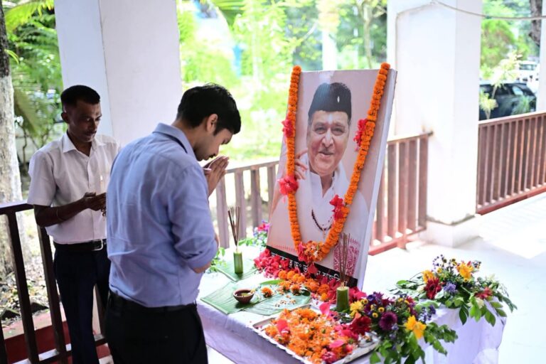 নগাঁও জিলাৰ প্ৰতিটো চৰকাৰী কাৰ্যালয়তে ভূপেন হাজৰিকালৈ শ্ৰদ্ধাঞ্জলি